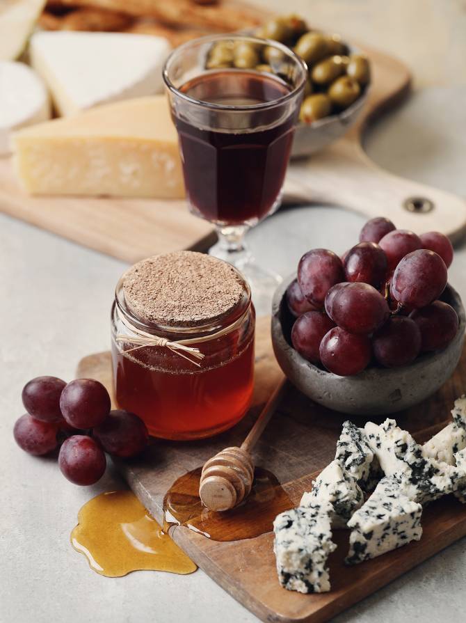 cheese-grapes-honey
